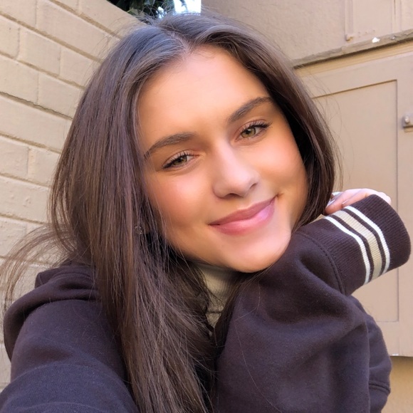 Meet your Posher, Mackenzie - Picture 1 of 1